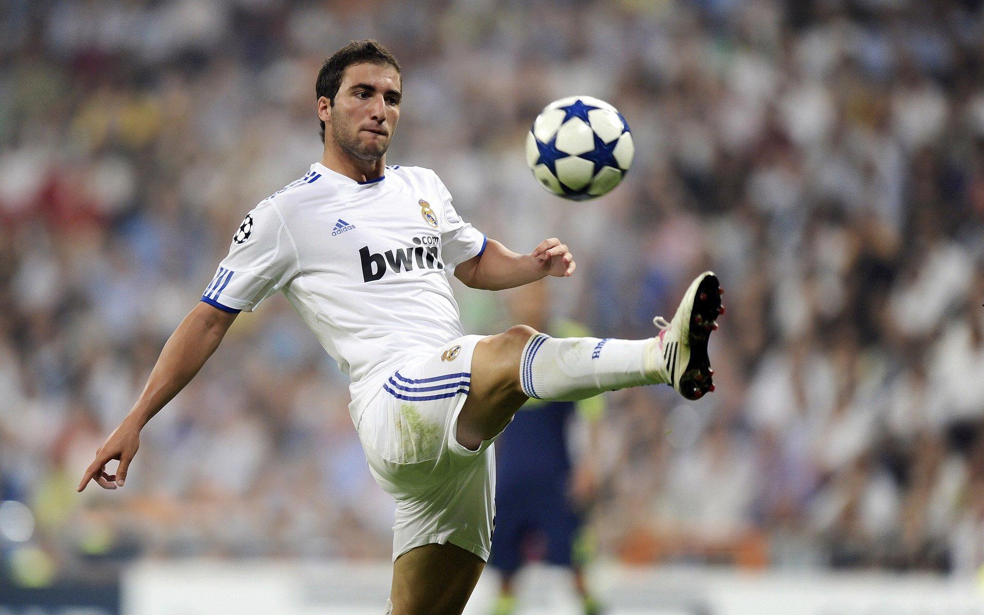 特德斯科盛赞德布劳内，球场上的空间解读者与传球魔法师