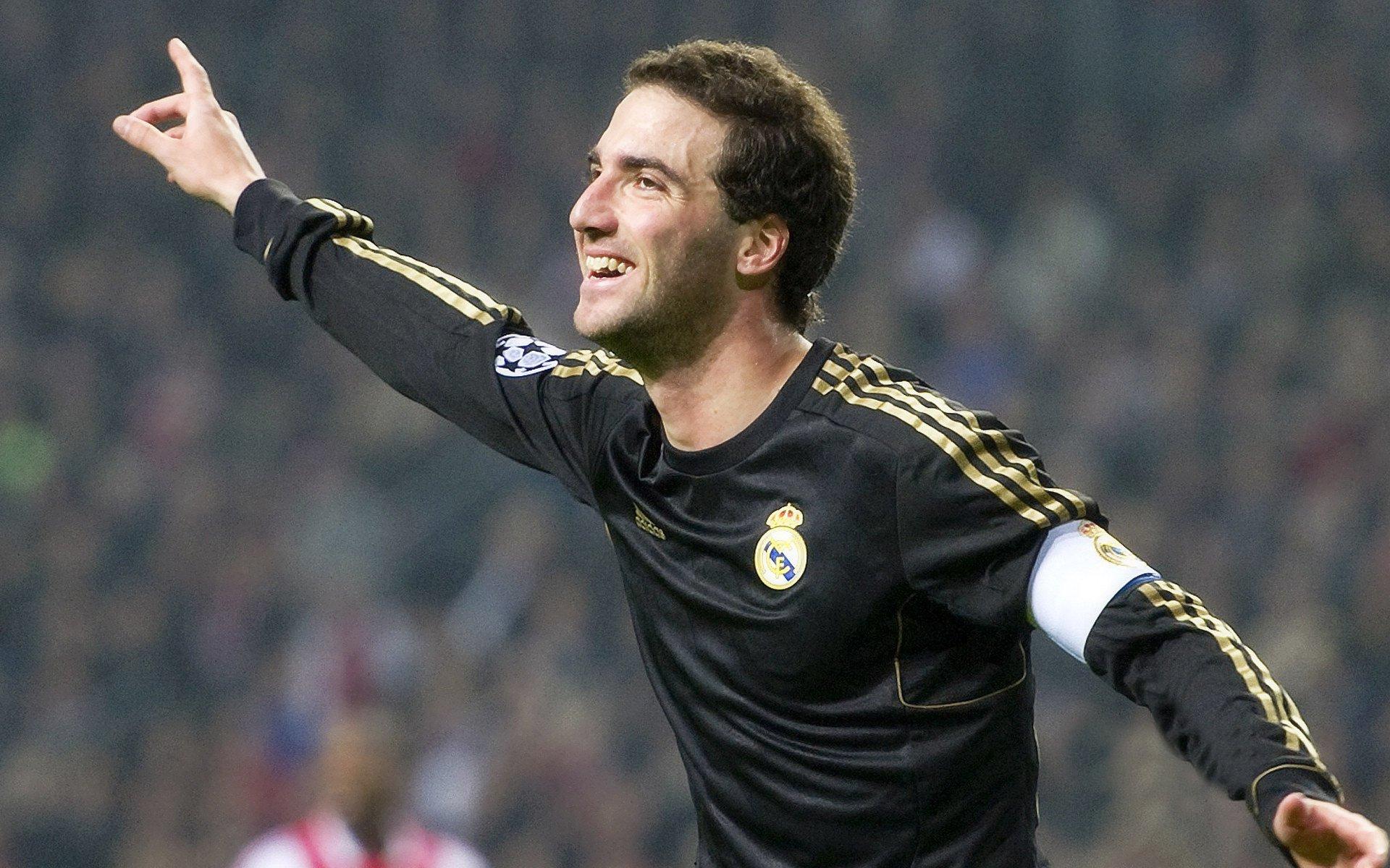 英超焦点战，曼联客场挑战布伦特福德，乌加特库尼亚领衔锋线，姆伯莫反戈旧主引悬念